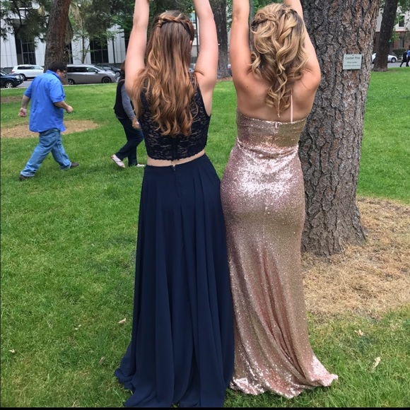 PROM/BALL DRESS - Picture 2 of 2